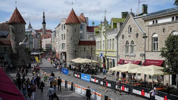 Watch: Man’s proposal at Ironman Triathlon event wins internet over