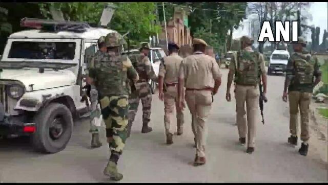 J&K: Terrorists open fire at police, CRPF team in Anantnag; cop injured J&K: Terrorists open fire at police, CRPF team in Anantnag; cop injured