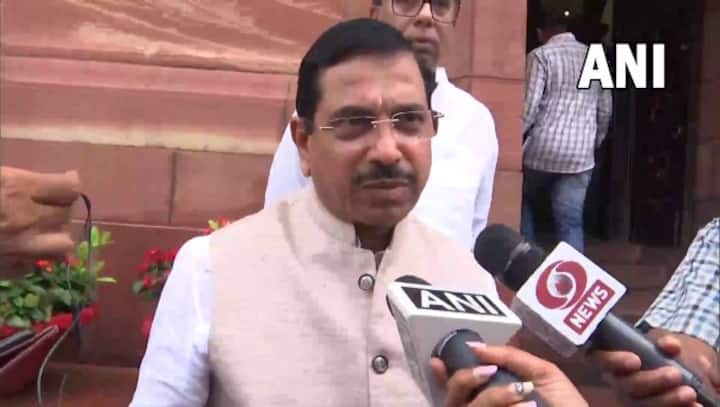 'Nakli Gandhi, fake ideology': BJP tears into Rahul for 'Gandhi family an ideology' remark