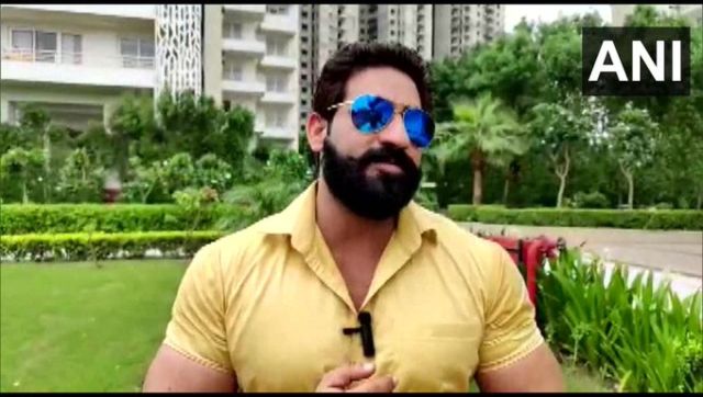 Non-bailable warrant against Youtuber Bobby Kataria for smoking on plane Non-bailable warrant against Youtuber Bobby Kataria for smoking on plane