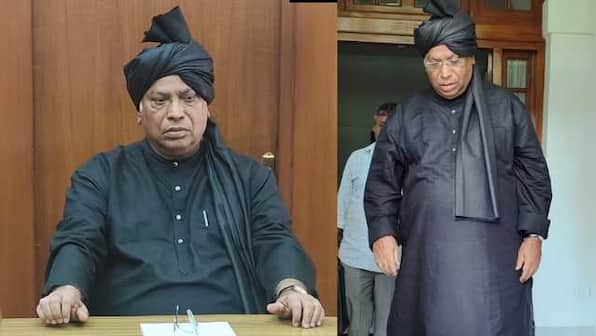 Congress' Mallikarjun Kharge sports black kurta, turban in protest against price rise, unemployment