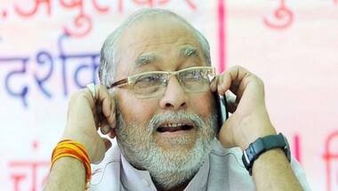 PM Modi's brother stages dharna at Jantar Mantar with fair price shop dealers' demands