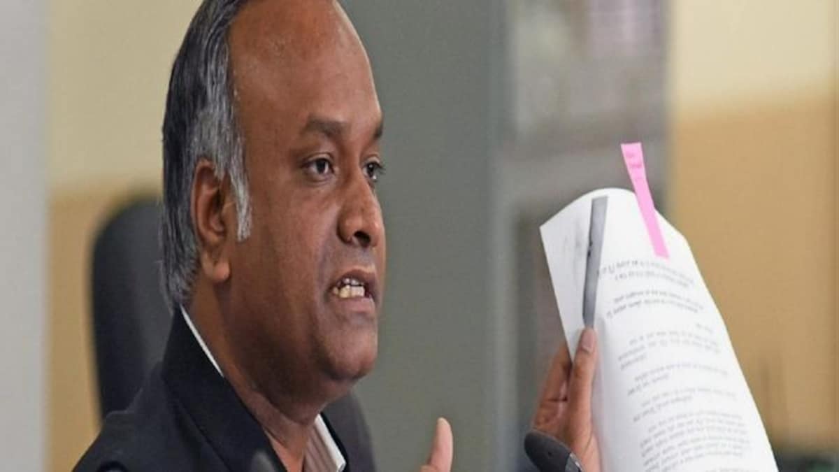 Karnataka: Complaint against Mallikarjun Kharge's son for 'bribe and couch govt' remark