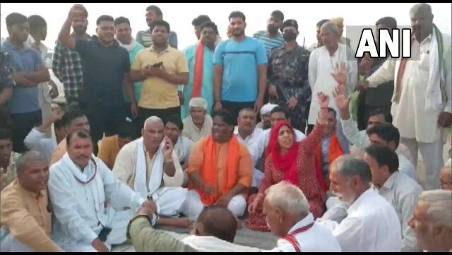 Rajasthan: BJP MP stages sit-in protest after her car attacked by mining mafia, slams police inaction Rajasthan: BJP MP stages sit-in protest after her car attacked by mining mafia, slams police inaction