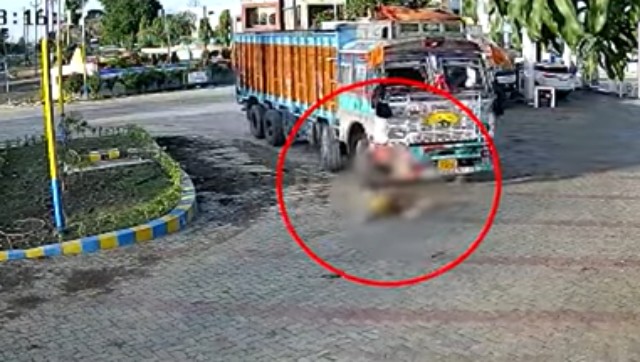 Narrow escape for woman hit by truck in MP's Ratlam, incident captured on CCTV Narrow escape for woman hit by truck in MP's Ratlam, incident captured on CCTV