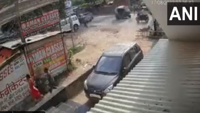 Return of 'Jungle Raj' in Bihar, says BJP as girl shot outside coaching institute in broad daylight Return of 'Jungle Raj' in Bihar, says BJP as girl shot outside coaching institute in broad daylight