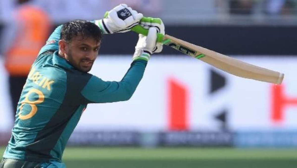 Asia Cup 2022: Shoaib Malik's funny video with Shaheen Afridi during India  vs Pakistan match goes viral - Firstcricket News, Firstpost