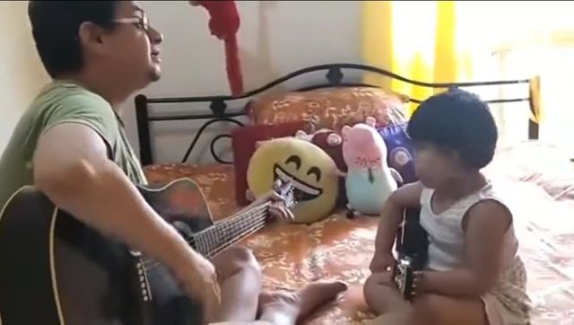 Watch: This father-daughter duo sings 'Kaise Hua' from Kabir Singh Watch: This father-daughter duo sings 'Kaise Hua' from Kabir Singh