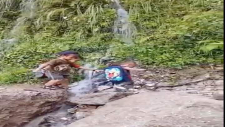 Three young boys deliver the message of teamwork; netizens left amazed