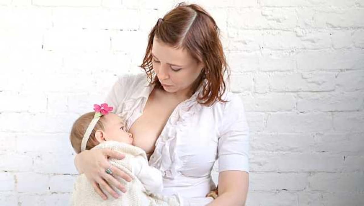 Mum accused of 'attention seeking' for breastfeeding while on a