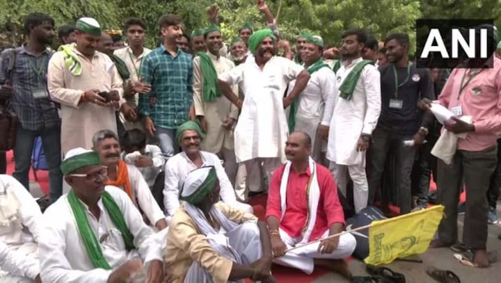 Heavy traffic jam at Ghazipur border ahead of 'mahapanchayat' called by farmers' body