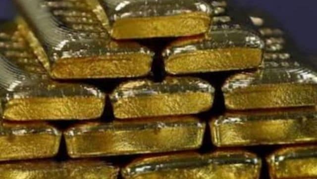 Gold price today: 10 grams of 24 carat traded at Rs 52,970;  62,200 per kg of silver