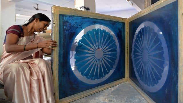 Employees at KKGSS use the screen printing technique for the Ashok Chakra on the flag. The Ashok Chakra is printed with perfect alignment on both sides of the cloth in the absolute centre of the panel. AFP