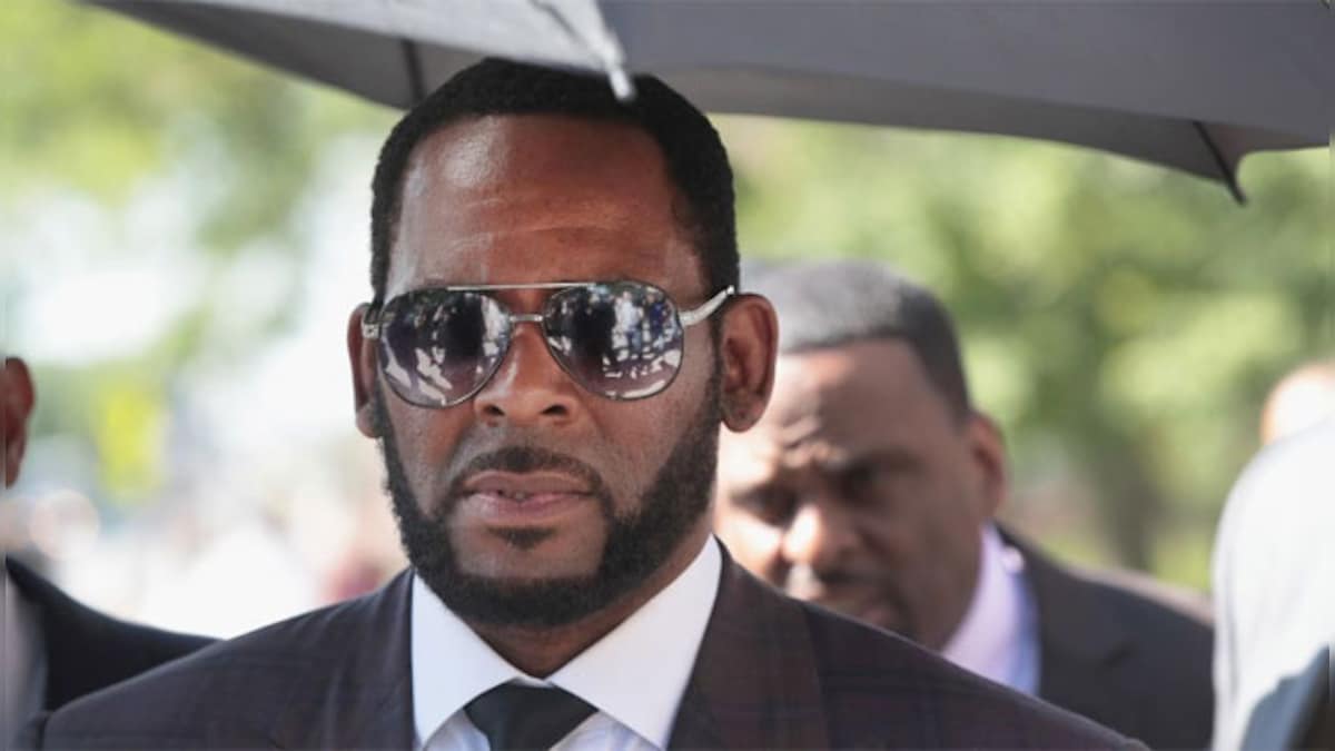 R. Kelly's lawyer gets a chance to question government witness