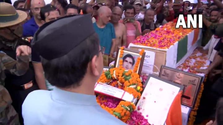 Siachen hero Lance Naik Chandrashekhar's mortal remains brought home after 38 years