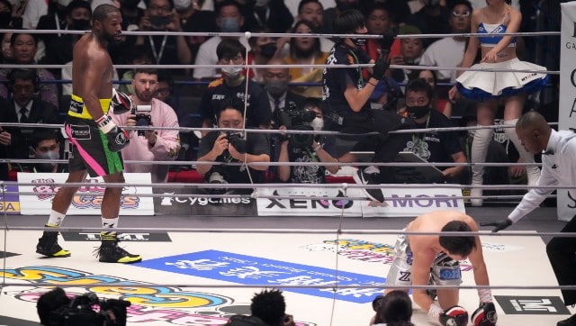Watch: Floyd Mayweather knocks out Mikuru Asakura in front of watching Manny Pacquiao Watch: Floyd Mayweather knocks out Mikuru Asakura in front of watching Manny Pacquiao