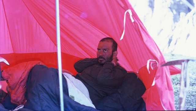 Harish Kapadia awaiting rescue. Image courtesy Lt. Nawang Kapadia Library