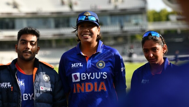 Jhulan Goswami felicitated at the toss ahead of final match, Harmanpreet gets emotional in team huddle; Watch