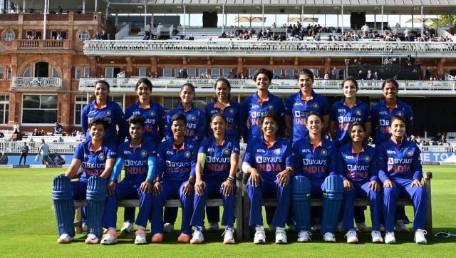 Jhulan Goswami clicked a pre-match photo with the Indian cricket team for the last time ahead of the India vs England third ODI in London. Twitter/BCCI