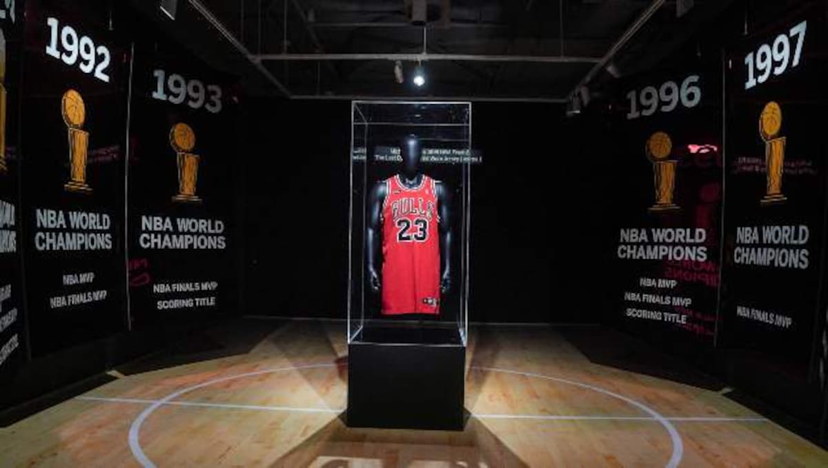 A Jersey Michael Jordan Wore in the Famous 'Last Dance' 1998 NBA Finals  Just Sold at Sotheby's for $10.1 Million
