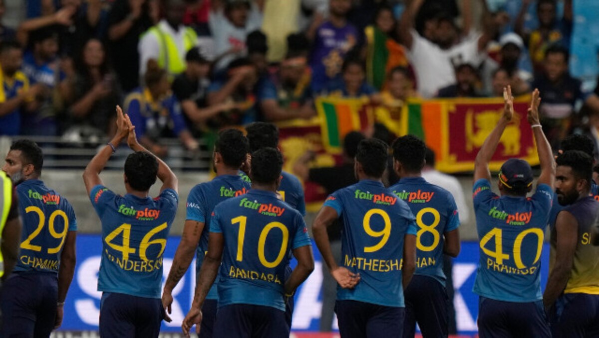 Who is the Sri Lankan fan who got a jersey from Shahnawaz Dahani