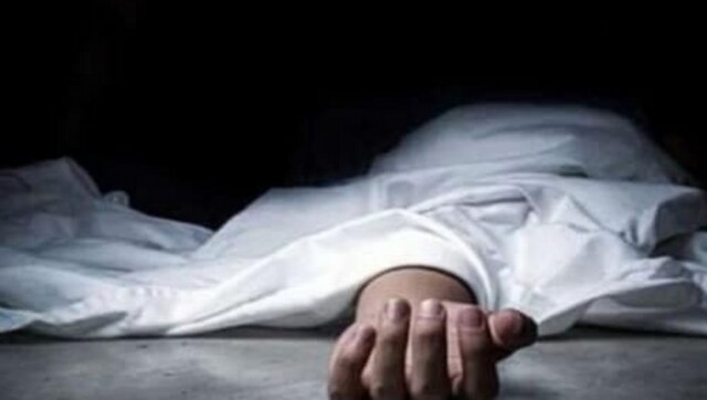 Maharashtra: 35-yr-old dies after suffering heart attack while playing Garba; father dies of shock 马哈拉施特拉邦:35岁男子在扮演加尔巴时心脏病发作死亡;父亲因休克去世