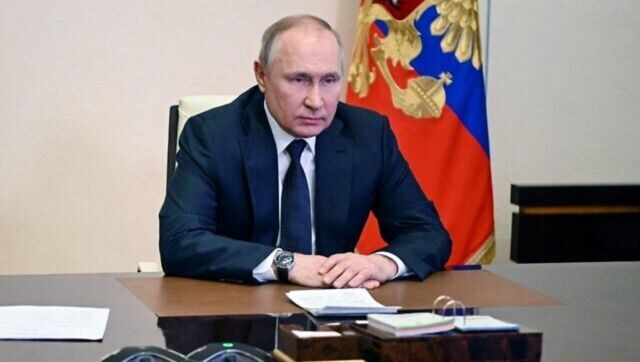 Russia: Vladimir Putin survives assassination attempt as blast targets official convoy Russia: Vladimir Putin survives assassination attempt as blast targets official convoy