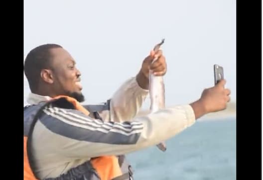 Video of man flinging his phone in water instead of fish goes viral Video of man flinging his phone in water instead of fish goes viral