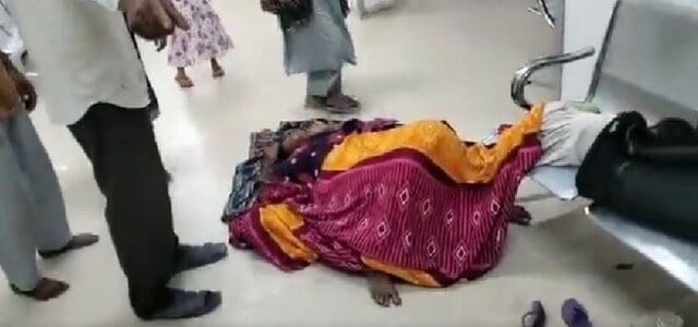 Punjab: Woman gives birth on hospital floor after allegedly being denied admission to labour room Punjab: Woman gives birth on hospital floor after allegedly being denied admission to labour room