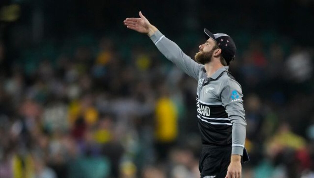 NZ captain Kane Williamson fractures thumb but will stay at Cricket World  Cup