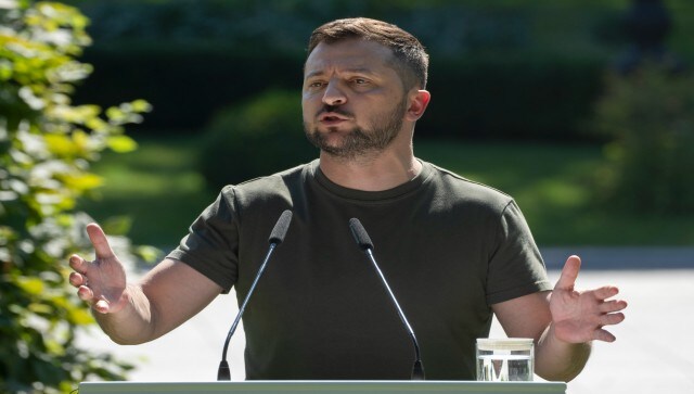 Catch 2022: TIME magazine names Ukraine's Zelenskyy 'Person of the Year' 《时代》杂志评选乌克兰总统泽伦斯基为“年度人物”