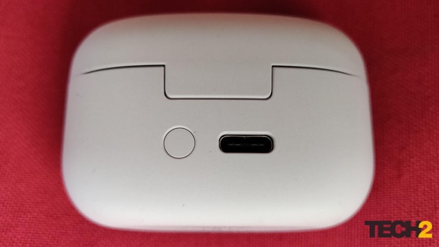 Sony WF-LS900N (Linkbuds S) 查看 USB 端口和配對按鈕