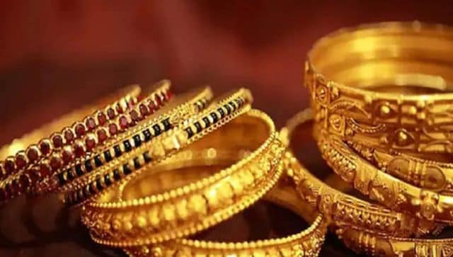 Gold price today: 10 grams of 24 carat stands at Rs 52,980;  61,400 per kg of silver
