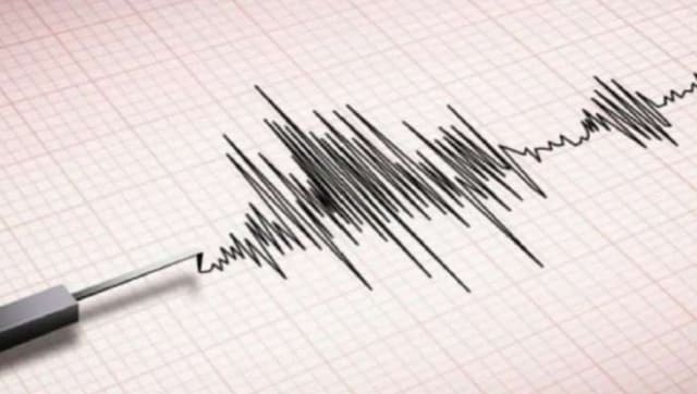 Strong earthquake jolts Delhi-NCR, epicenter in Nepal Strong earthquake jolts Delhi-NCR, epicenter in Nepal