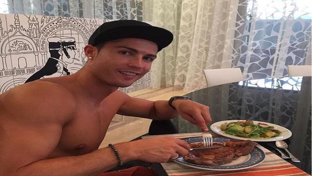 High on Carbs: What footballers like Ronaldo, Messi, Neymar are eating ...