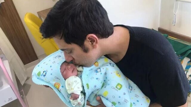 IIT Kharagpur graduate quits high-paying job to spend time with newborn, internet divided IIT Kharagpur graduate quits high-paying job to spend time with newborn, internet divided