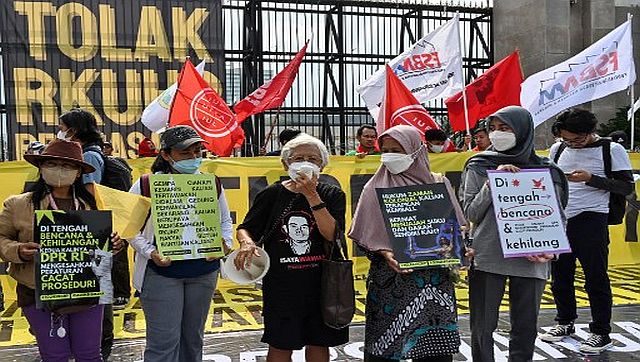 कैसे इंडोनेशिया का नया आपराधिक कोड प्रेस और धार्मिक स्वतंत्रता को खतरे में डालता है