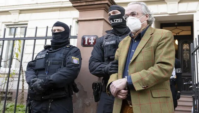 German police arrest 25 far-right extremists for plotting to overthrow the government 德国警方逮捕了25名阴谋推翻政府的极右翼极端分子