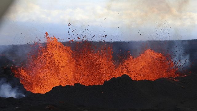 Raining Lava: How Hawaii's Mauna Loa volcano eruption is different from ...