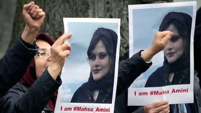 WATCH: Unveiled Iranian woman 'hangs' self in middle of busy road to register protest