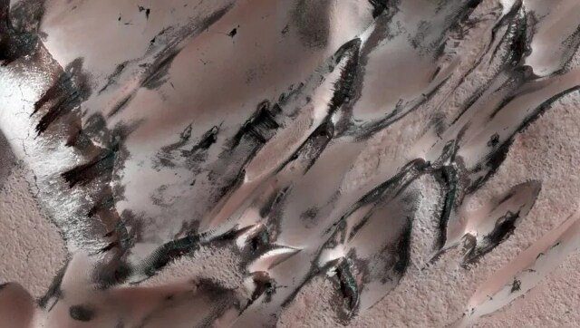 NASA shares images of the ‘Winter Wonderland’ Mars becomes as temperatures dip 123 degrees below zero (2)