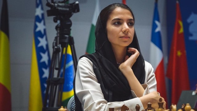 Iranian chess player who competed without hijab meets with Spanish