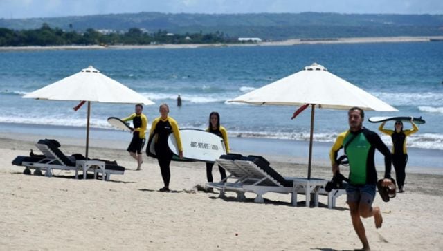 How Indonesia’s new law on sex could hit tourism 印尼的性新法将如何打击旅游业