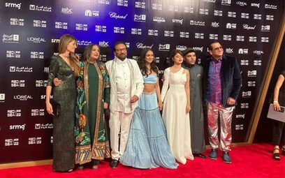Shah Rukh Khan, Priyanka Chopra make low-key appearances at Jio World Plaza  launch event; Deepika, Alia, Katrina light up red carpet