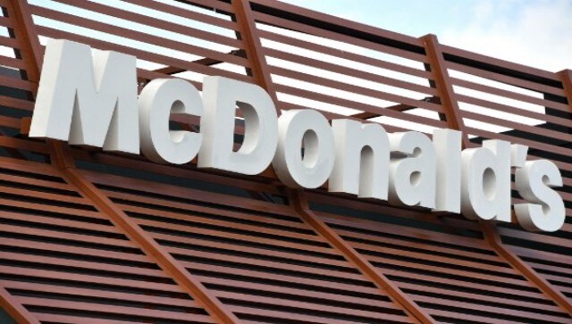 Viral video: Uber Eats guy invades basketball court mid-game to deliver McDonald’s order Viral video: Uber Eats guy invades basketball court mid-game to deliver McDonald’s order
