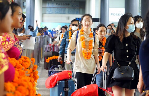 Bali welcomes back 1st flight from China as COVID rules ease Bali welcomes back 1st flight from China as COVID rules ease
