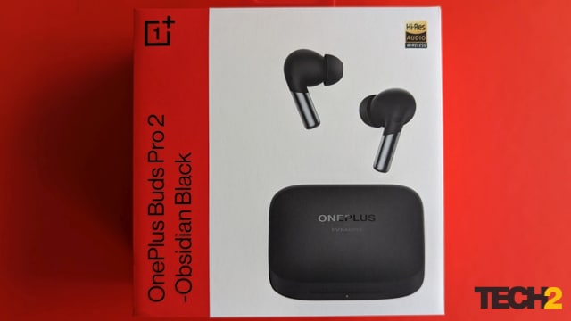 OnePlus 11 5G First Look – Buds Pro 2 Box