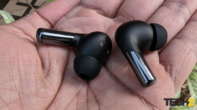 OnePlus 11 5G First look - Earbuds