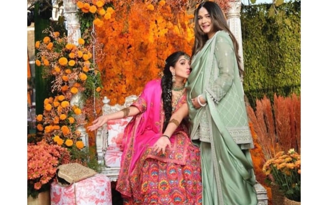 Radhika Merchant Glows In Pink At Her Mehendi, Isha Ambani Dons ...