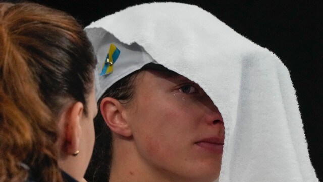 Poland’s Iga Swiatek reacts following her loss to United States’ Jessica Pegula in their semifinal match at the United Cup tennis event in Sydney, Australia, Friday, Jan. 6, 2023. (AP Photo/Mark Baker)